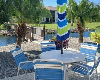 Beautiful 2 bedroom, 2 bath, ground floor near Sanibel! - Iona - Patio