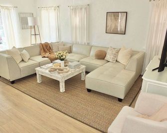 Steps to Beach & Alamitos Bay on LB Peninsula - Long Beach - Sala