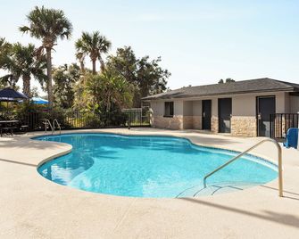 Home Inn & Suites - Apopka - Piscina