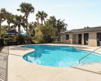 Home Inn & Suites Orlando-Apopka - Apopka - Piscina