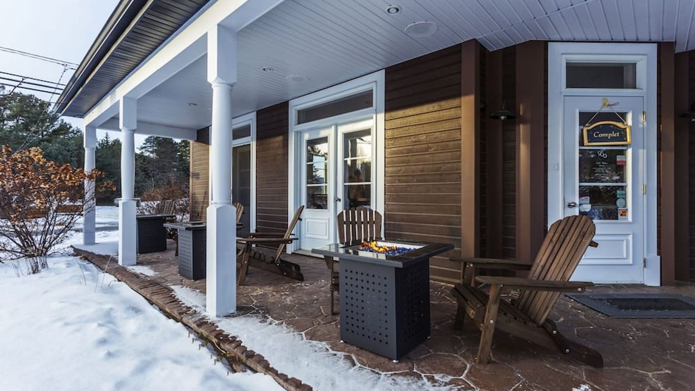 Le 900 Tremblant Inn Café and Bistro