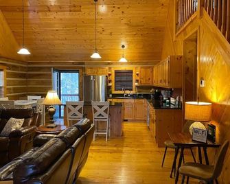 Stunning Cabin on Green River Lake - Columbia