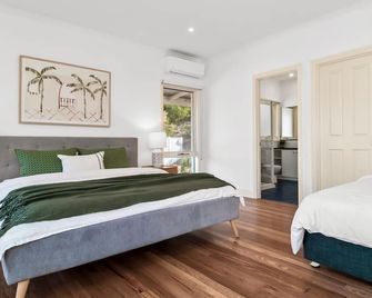 Highbury's Peaceful Retreat with gas heated plunge pool - Rye - Bedroom