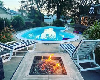 3 Bedroom Mimosa Pool Oasis, Sleeps 8, Outdoor Shower &hot Tub.Dog & Ev Friendly - Cape May - Pool