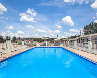 Days Inn by Wyndham Newton MS/I-20 - Newton - Piscina
