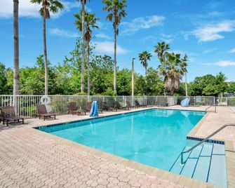 Hilton Garden Inn Jacksonville-Airport - ג'קסונוויל - בריכה