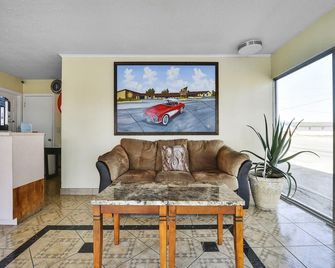 Route 66 Inn - Shamrock - Lobby