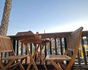 Sunlit Surf Guest House - Downtown -2bd/1ba - Santa Cruz - Balkon