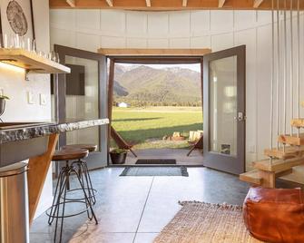 Clark Farm Silos - 5 Silo Mountain View Retreat - Kalispell - Ruang tamu