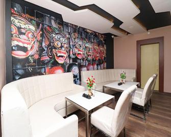 OYO 28645 Nirmalya Plaza - Brahmapur - Lounge