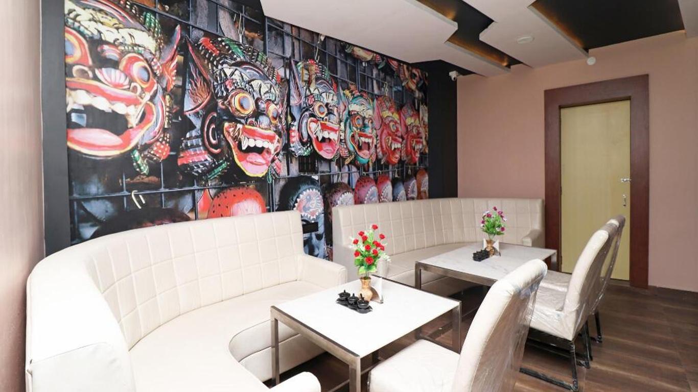 OYO 28645 Nirmalya Plaza