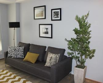 Cosmo Santa Fe is suited for both business and leisure travelers. - Mexico City - Living room