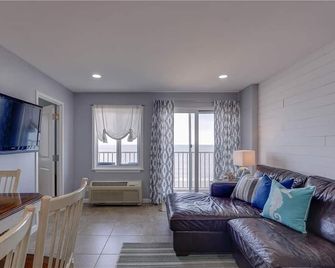 Coastal Beach Condo-Amazing View & Indoor Pool 13th Floor - Virginia Beach - Sala de estar