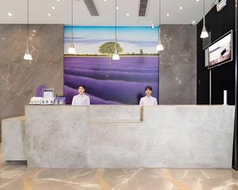Lavande Hotel Zhanjiang Haibin Avenue Ji - Zhanjiang - Front desk