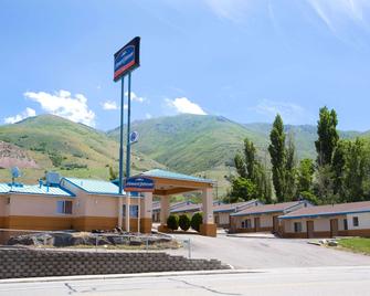 Howard Johnson by Wyndham Brigham City - Brigham City - Будівля