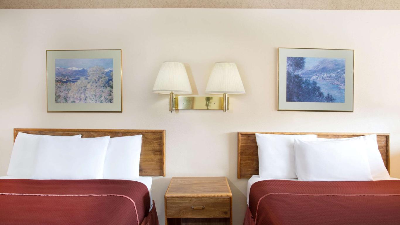 Howard Johnson by Wyndham Brigham City