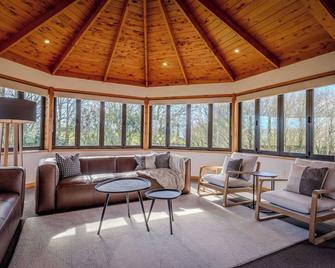Karapiti Lodge - Stunning Rural Getaway - Distretto di Rotorua - Area lounge