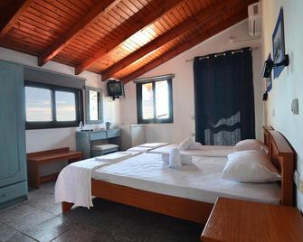 Soulis Hotel - Arkoudi - Schlafzimmer