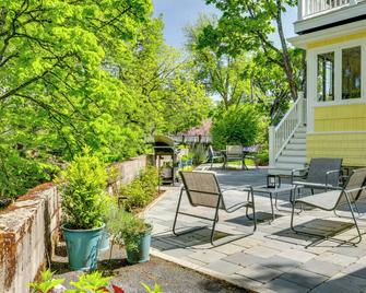 Historic Home Near Downtown Salem Walk to Capitol - Salem - Patio