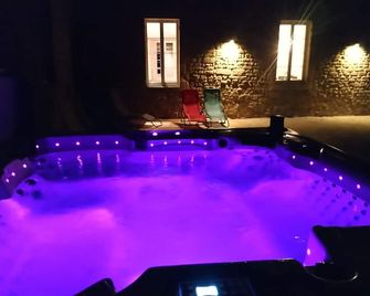 Cottage 4-12 people with Spa 10 minutes from Omaha Beach - Formigny-la-Bataille - Piscina