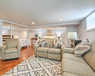 Old Orchard Beach Home w/ Patio: Walk to Beach - Old Orchard Beach - Living room