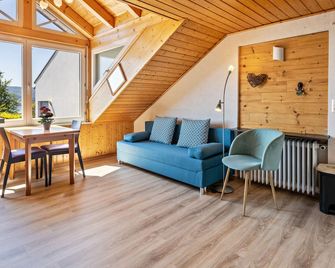 Cosy Apartment Sonnenuntergang Close To Lake Constance With Lake View & Wi-Fi; Parking Available - Gaienhofen - Living room