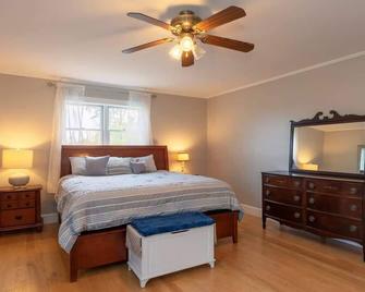 New! Acadia Haven House - Trenton - Slaapkamer