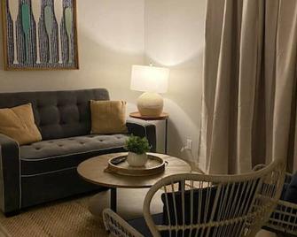 Newly remodeled studio in Cruz Bay. - Cruz Bay - Living room