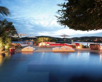 Insólito Boutique Hotel & Spa - בוזיוס - בריכה