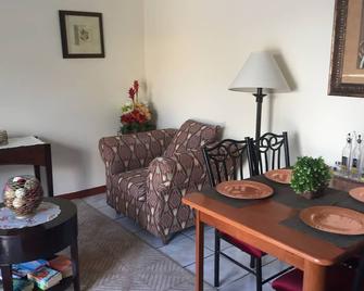 Sagusta Gardens Cosy Apartment 2 - Whitby - Sala de estar