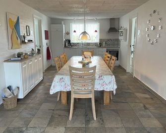 Sov Godt i Arnborg Bed & Breakfast - Herning - Sala de jantar