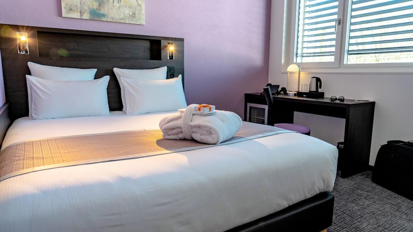 Nash Pratik Hotel