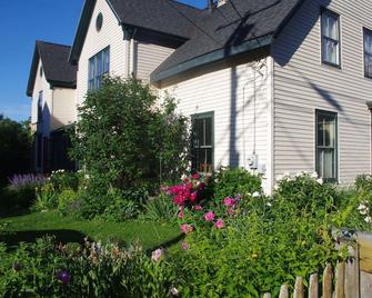 Large Home With Lovely Gardens Short Walk To Main Street Str22-26 - Rockland - Building