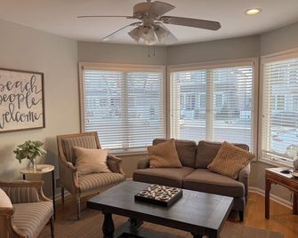 Lovely 4-bedroom home in Lavallette - Lavallette - Living room