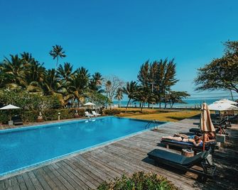 Nana Beach Hotel & Resort - Chumphon - Piscina