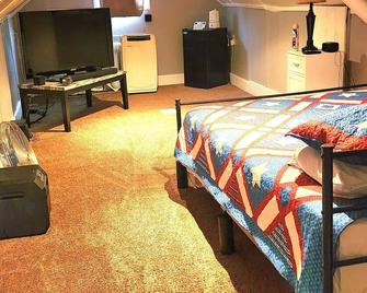 All-American Home Minutes From Case/Uh/Cle Clinic - Cleveland Heights - Bedroom