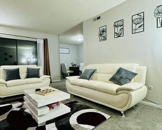 Cozy apartment in superb Monroeville with fitness room, WiFi, AC - Monroeville (Pennsylvania)