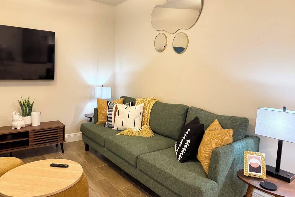 Brand new, modern 2-bed/2-bath in Central Fort Myers - Fort Myers - Sala