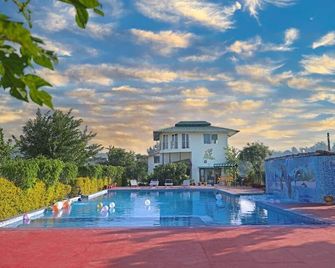 Corbett Treat Resort By Atya Hotels - Dhela - Piscina