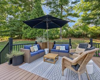 Modern Mid-Century Retreat - West Chester - Patio