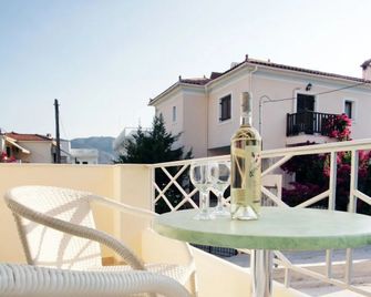 Villa Muses - Póros - Balcón