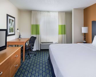 AmericInn by Wyndham Topeka - Topeka - Habitación