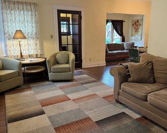 Whirlpool Cottage - Niagara Falls - Living room