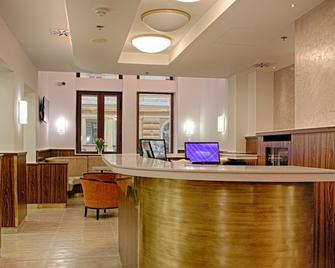 Hotel Ambiance - Prag - Receptionist