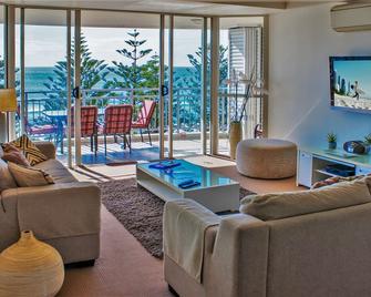 Indigo Blue - Burleigh Heads - Living room