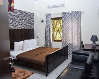 3A's Guest House - Akosombo - Bedroom