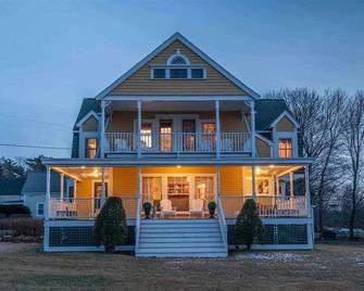 4 Bed Rms 2 Bathrms sleeps 10, Hot Tub, Lrg decks, Yard, Near Short Sands Beach - York Beach - Building