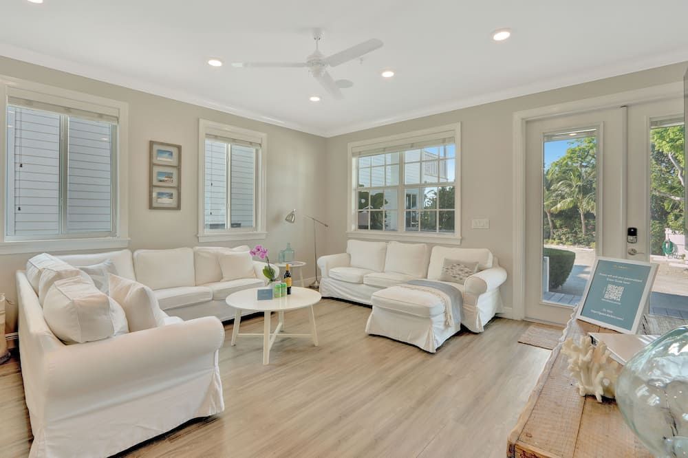 Living room view of Isla Key Lime - Waterfront Boutique Resort, Htd Pool, Dock, Walkable