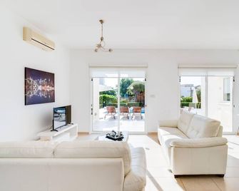 Bungalow Summerside by Ezoria Villas - Coral Bay - Pokój dzienny