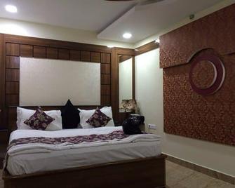 Hotel G3 - Lucknow - Bedroom